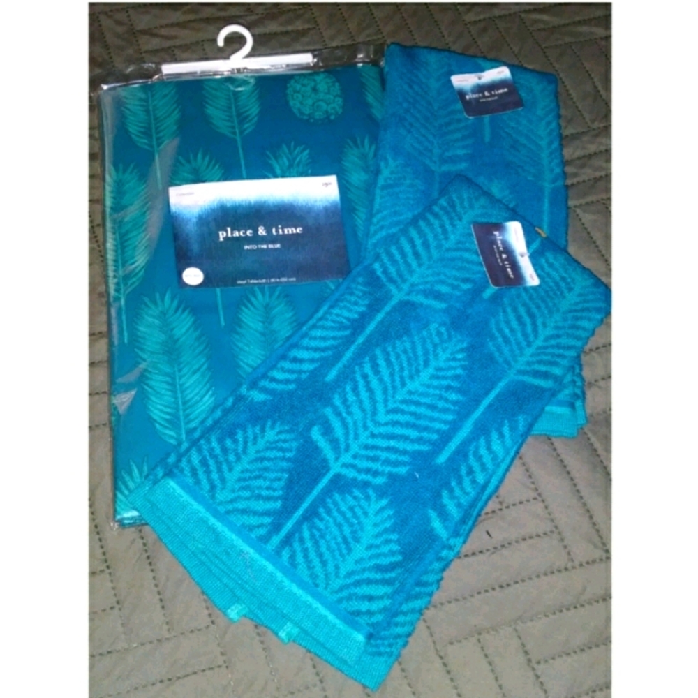 NWT DISH TOWELS AND TABLE CLOTH KITCHEN BUNDLE